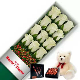 Caja de Rosas Blancas 12 Rosas mas Peluche y Chocolate Varsovienne