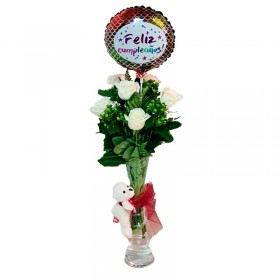 Florero para cumpleaños 6 rosas con Hipericos más Globo y Peluche.