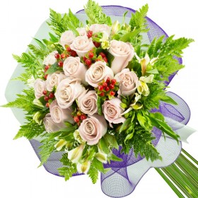 RAMO CON 15 ROSAS BLANCAS