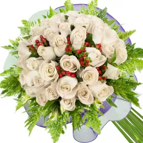 RAMO CON 26 ROSAS BLANCAS