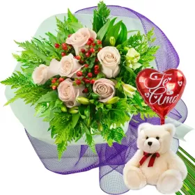 RAMO CON 6 ROSAS BLANCAS + GLOBO Y PELUCHE