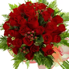 RAMO CON 28 ROSAS ROJAS