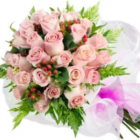 RAMO CON 26 ROSAS ROSADAS