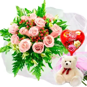 RAMO CON 12 ROSAS ROSADAS MÁS GLOBO DÍA DE LA MADRE Y PELUCHE