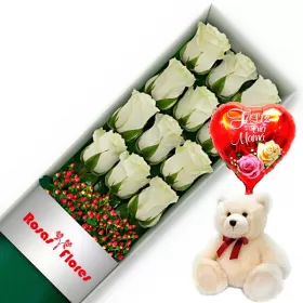 CAJA BLANCA CON 12 ROSAS MÁS GLOBO DÍA DE LA MADRE Y PELUCHE