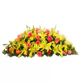 Ovalo de Condolencias 40 Rosas Rosadas y 20 Liliums Amarillos
