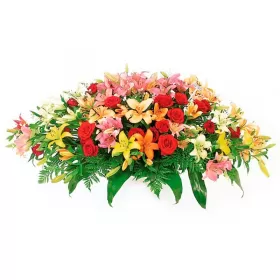 Ovalo de Condolencias 24 Rosas Rojas y 20 Liliums Multicolores