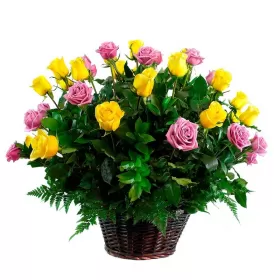 Cesta de 24 Rosas Color Amarillas y Rosas