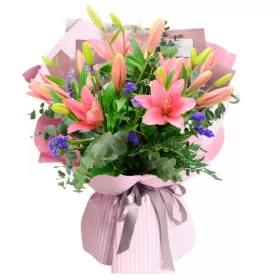 Ramo de 10 Varas de Liliums Rosados más Flores moradas y Eucalipto