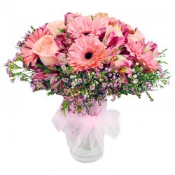 Florero con Rosas Circus y Liliums Amarillos mas Hipéricos.